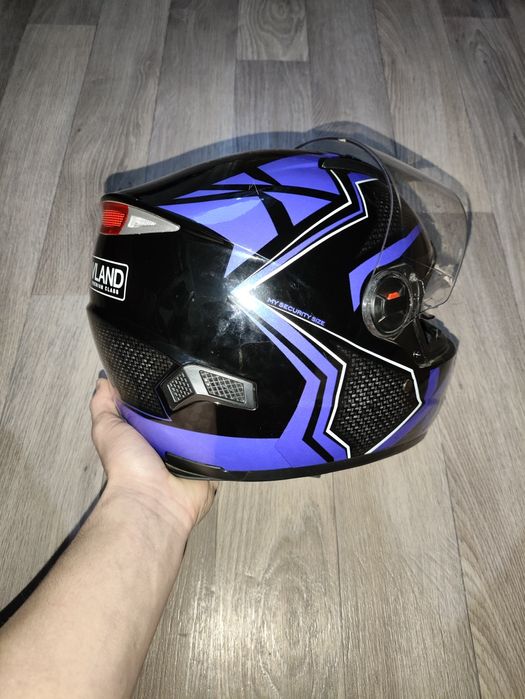 Мото-шлем в очень хорошем состоянии