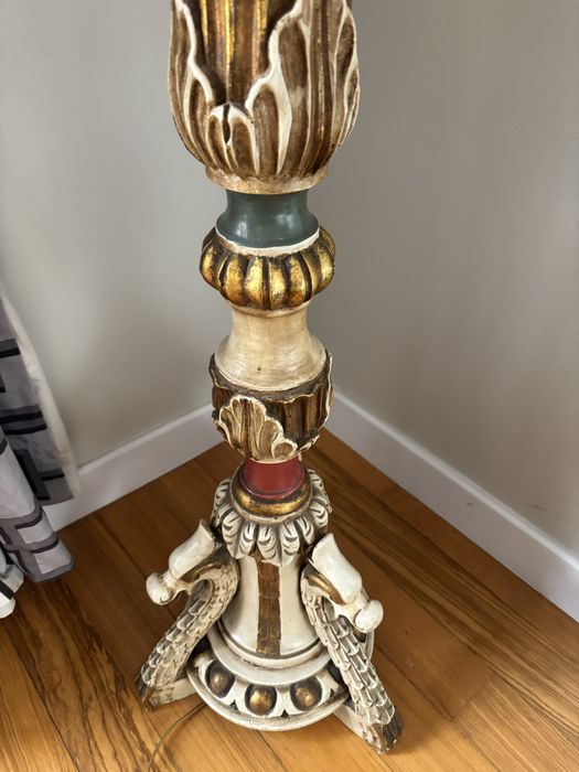 Candeeiro de pé alto