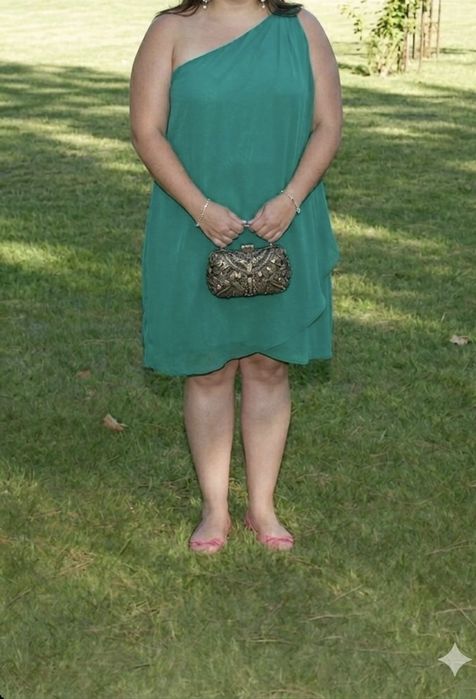Vestido de cerimónia verde,  em tecido fluido