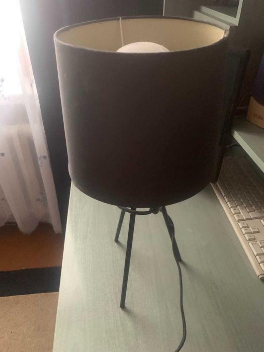 продам настільну лампу