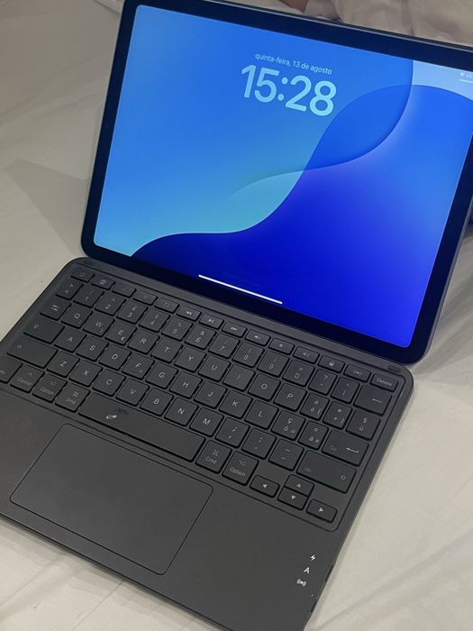 iPad Air 5.ª geração -64GB, Wi-Fi, chip M1, azul  Já com teclado inteligente