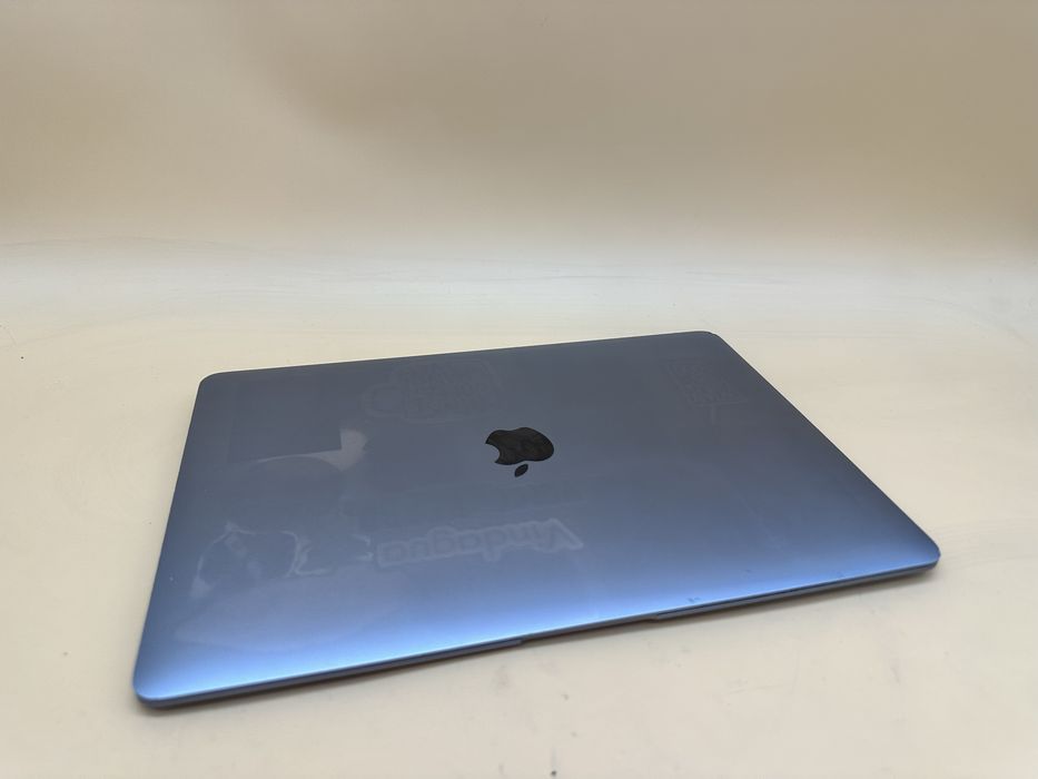 Macbook air 2020 m1 ! 256gb 80 циклів стан на фото