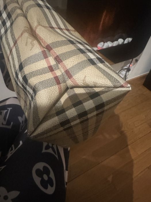 Mala Burberry modelo Antigo