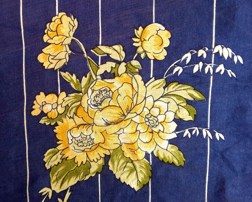 Jedwabna szyfonowa apaszka.