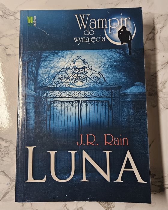 Luna J.R. Rain    Idealna książka na zimne wieczory