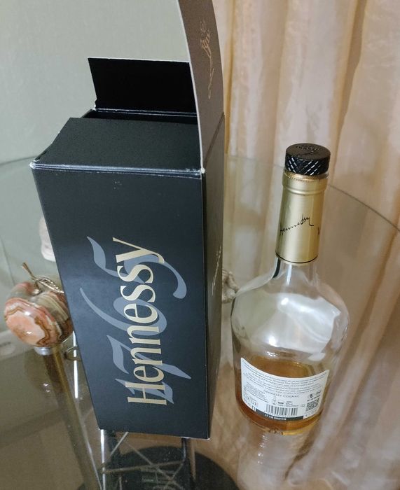 Коробка-упаковка от Hennessy с бутылкой 0,7 литра