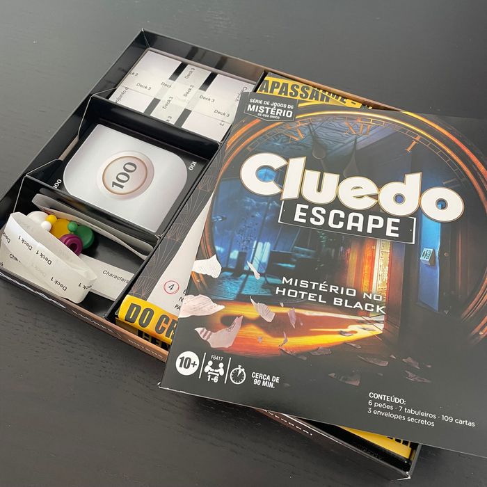 Jogo Cluedo Mistério no Hotel Black NOVO