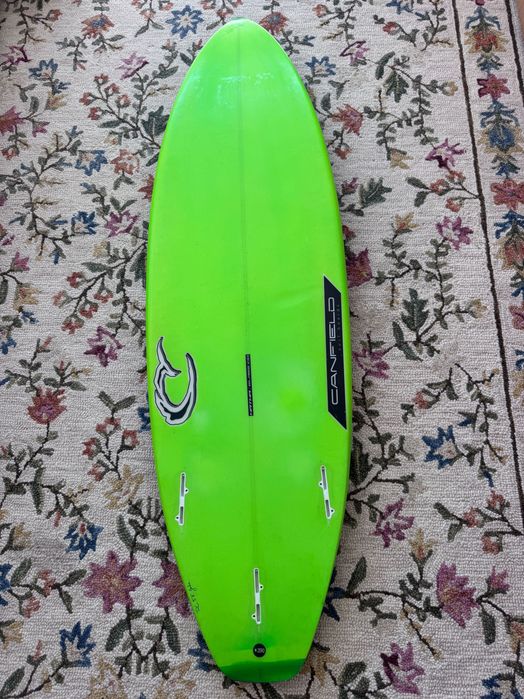 Prancha de surf 5'10 em excelente estado