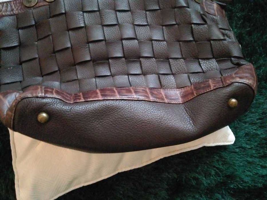 Bolsa castanha em pele
