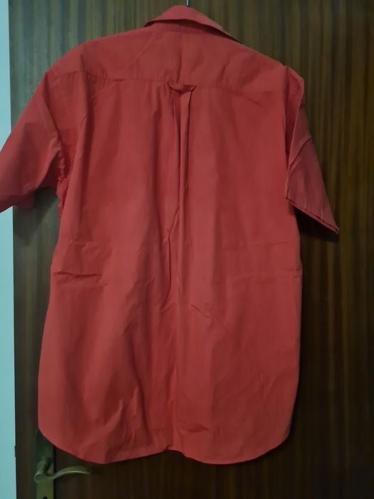 Camisa da gant tam.m usada mas está em bom estado
