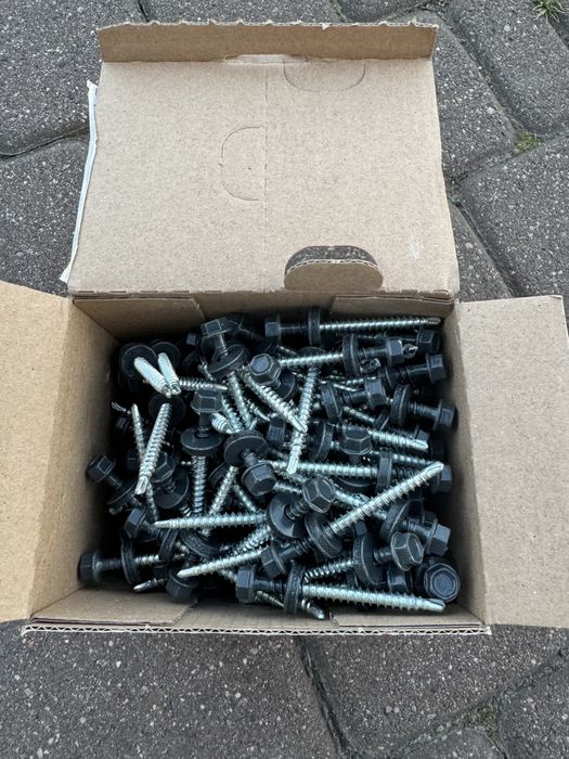 Wkret samowiercacy z podkladka EPDM do mocowania blach do podloza drewnianego