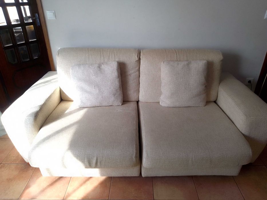 Sofá 3 lugares: sofá-cama e chez-long + 2 almofadas de conjunto
