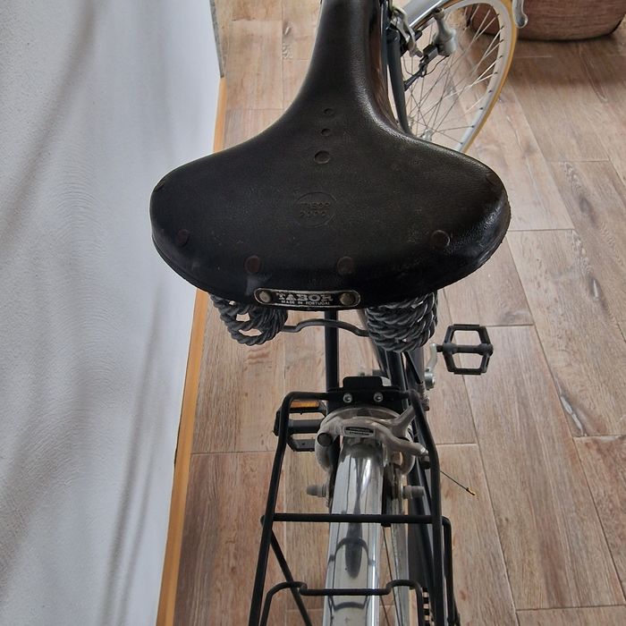 Bicicleta pasteleira completamente restaurada