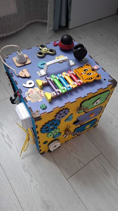 Бізікуб, бізіборд