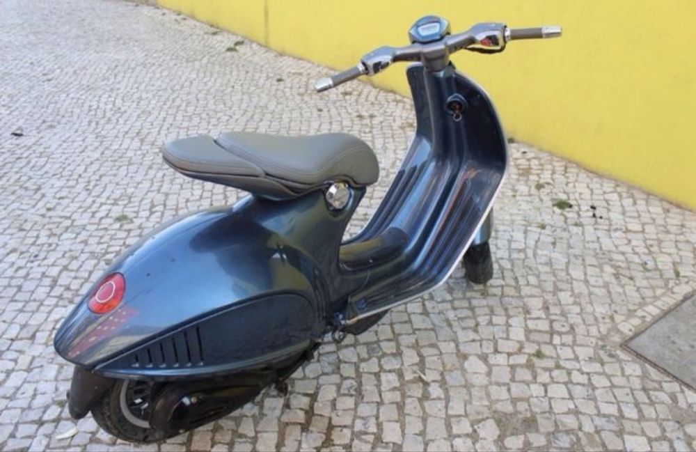 Vespa 946 Belissima 2015