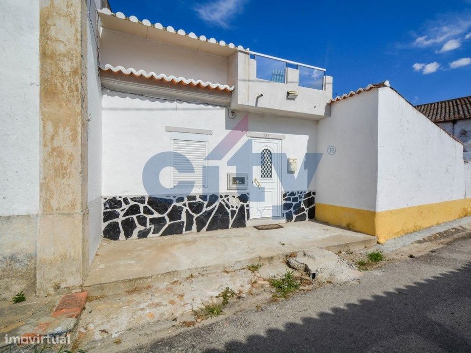 T2 House with Terrace and Outdoor Space | Tramagal, Abrantes