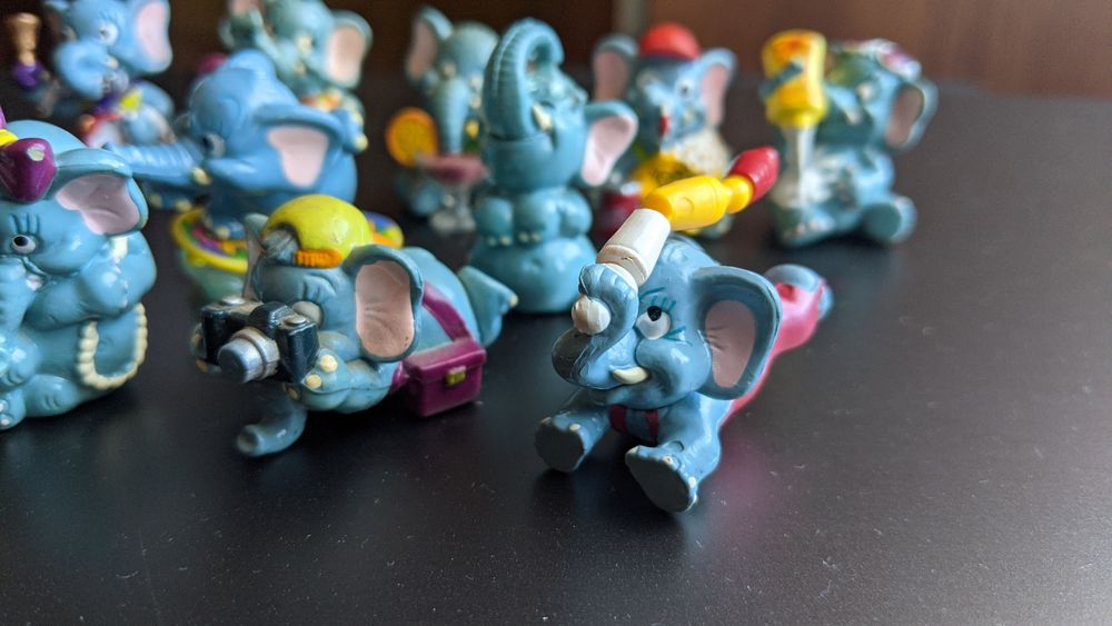 Stare Figurki Kolekcjonerskie Kinder Niespodzianka Słonie Zestaw 12szt