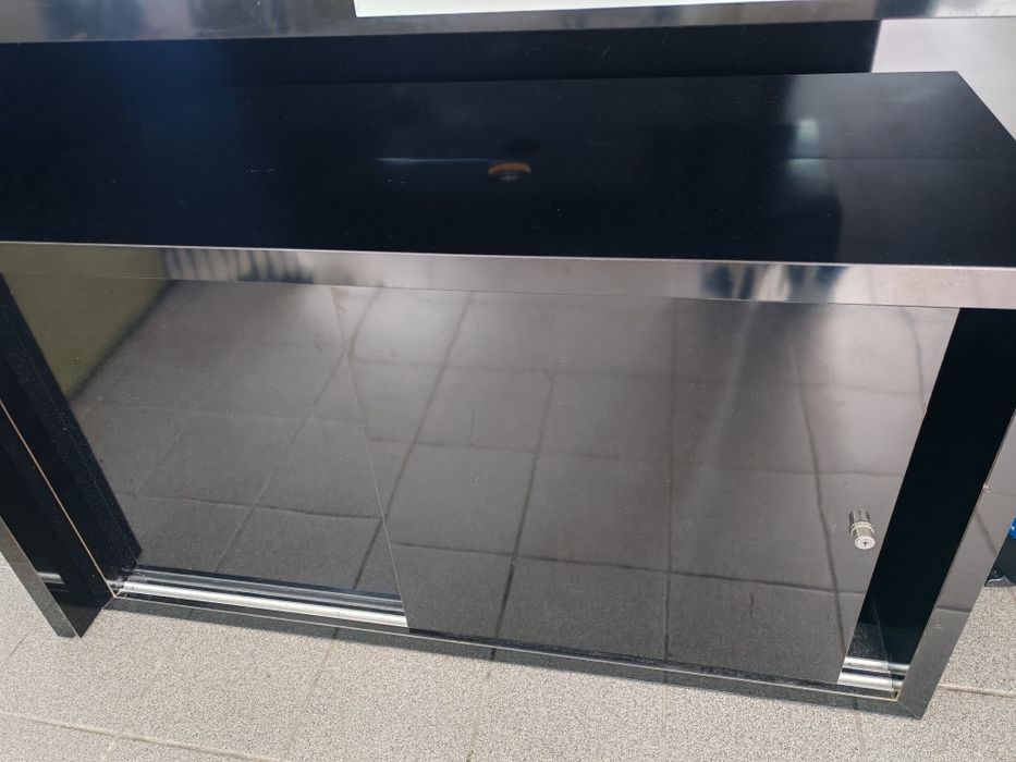 Secretaria e armário