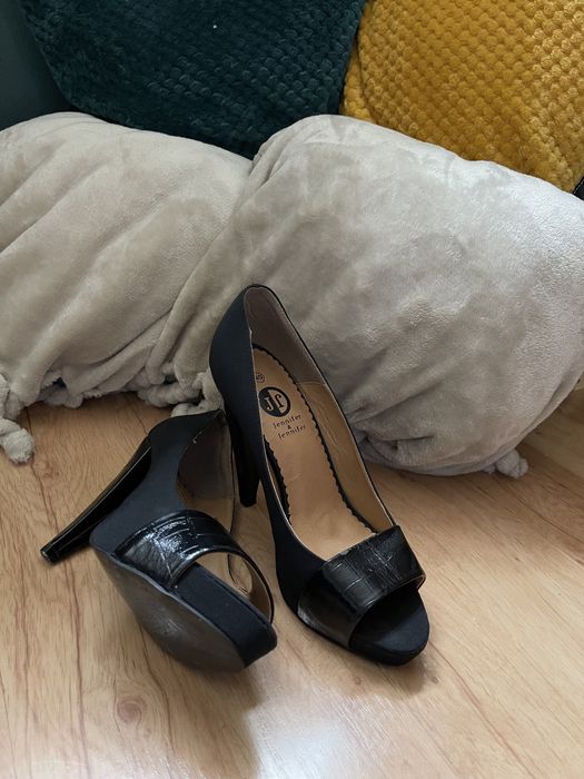 Szpilki CCC czarne odkryty palec