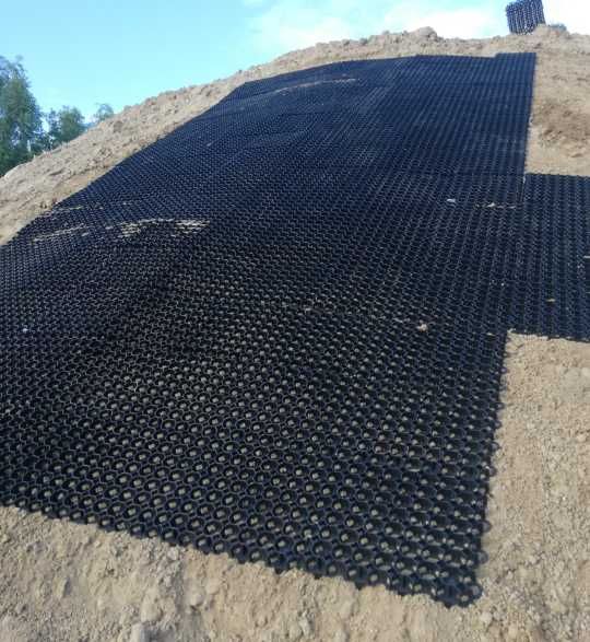 Geokrata Skarpowa z kolcami kratownica utwardzenie skarpa ekokrata eko