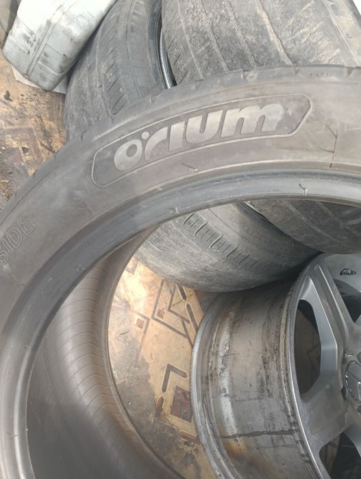 Продам резину комплект 235/45/18