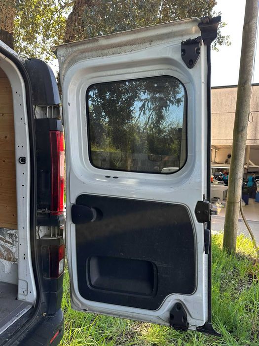 Porta traseira direita Renault Trafic III / Opel Vivaro (2016)