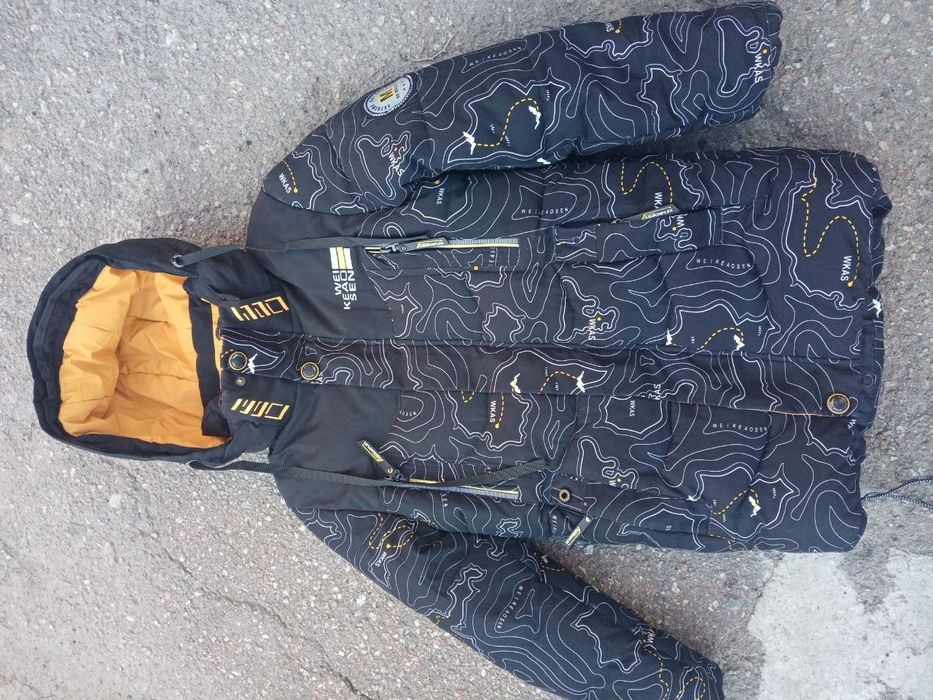 Зимова куртка пуховик