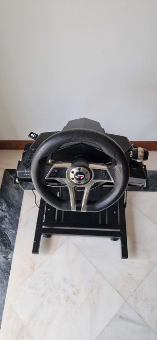 Volante PS4 e cockpit, em conjunto ou separado