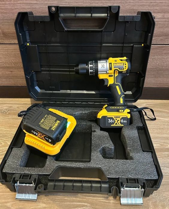 Безщітковий Ударний  шуруповерт DeWALT 36V 6AH металевий патрон 13мм