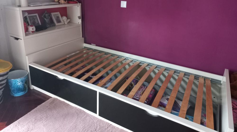Cama ikea de solteiro com gavetões e cabeceira