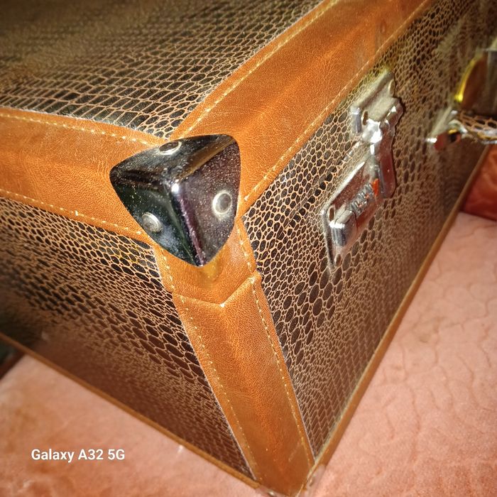 Stara walizka kufer projekt