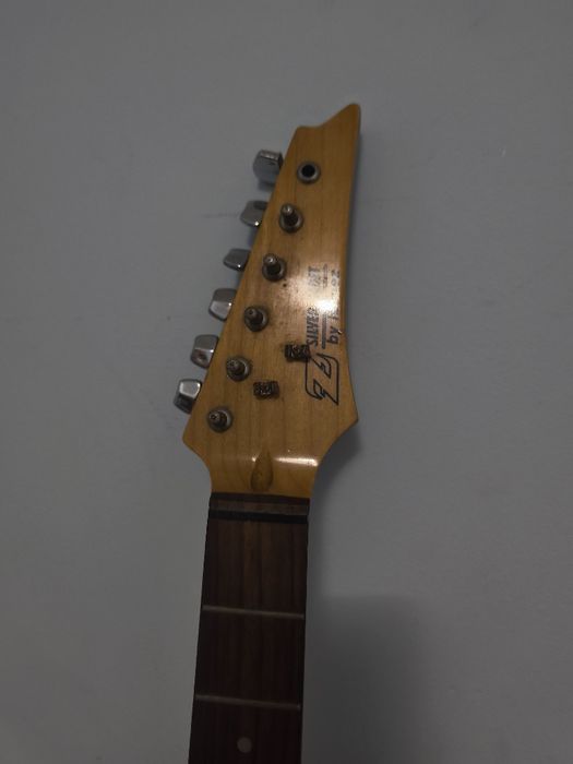 Guitarra Eléctrica Z Silver by Ibanez