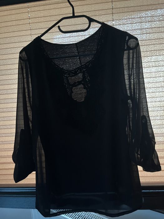 Elegancka bluzka czarna z haftem