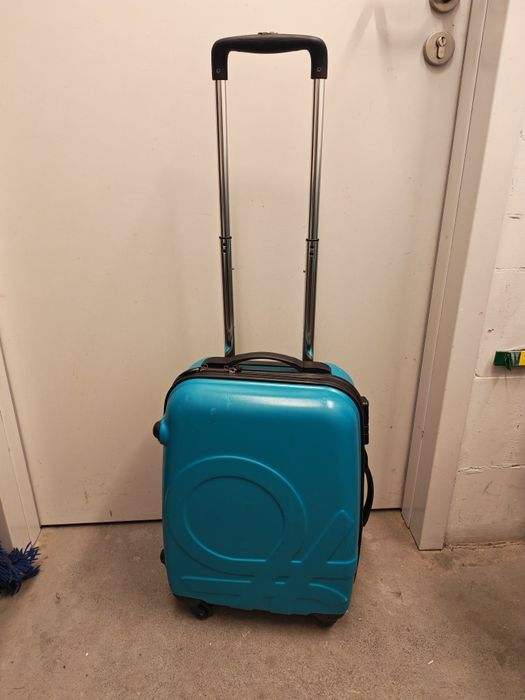 Walizka mała na kółkach