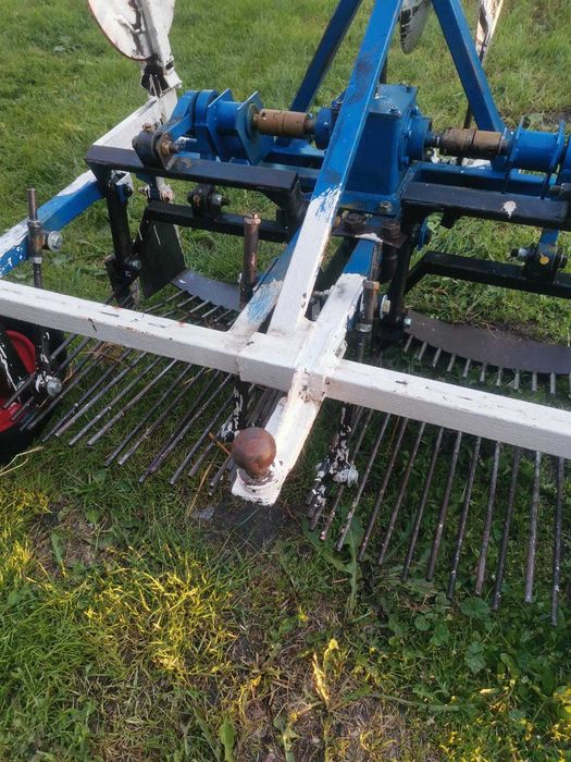 Продам майже нову копачку картошки