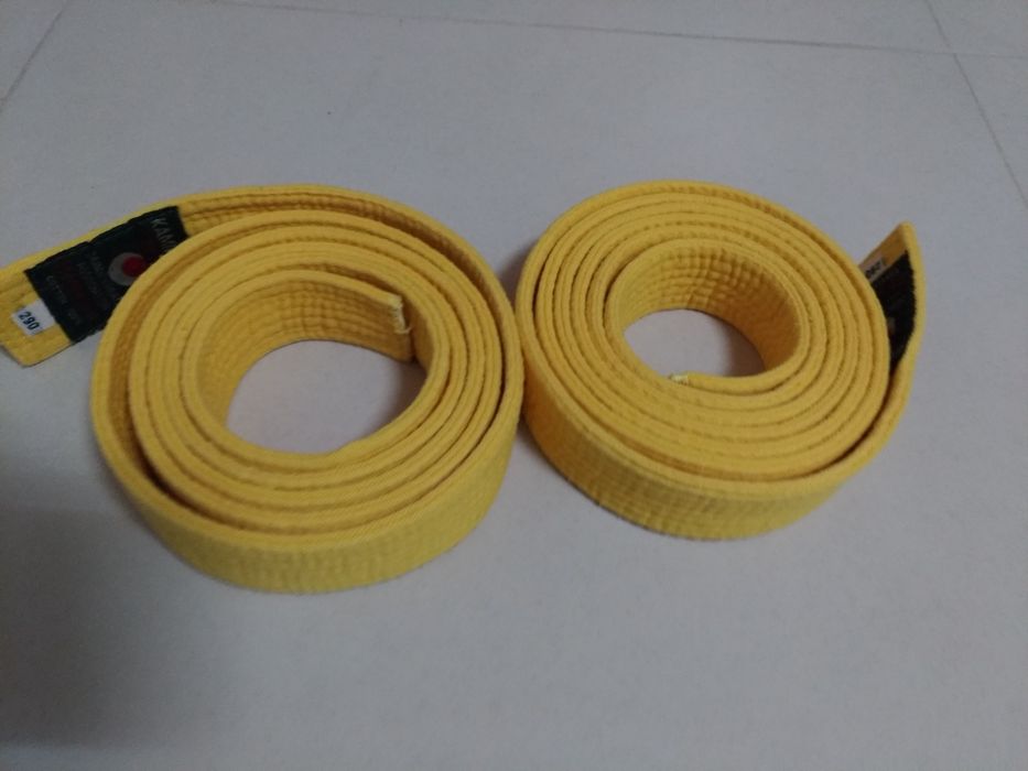 Cinto amarelo de Karate marca Kamikaze (encurtado)