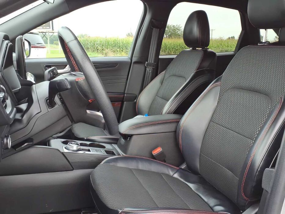 Ford Escape      2024