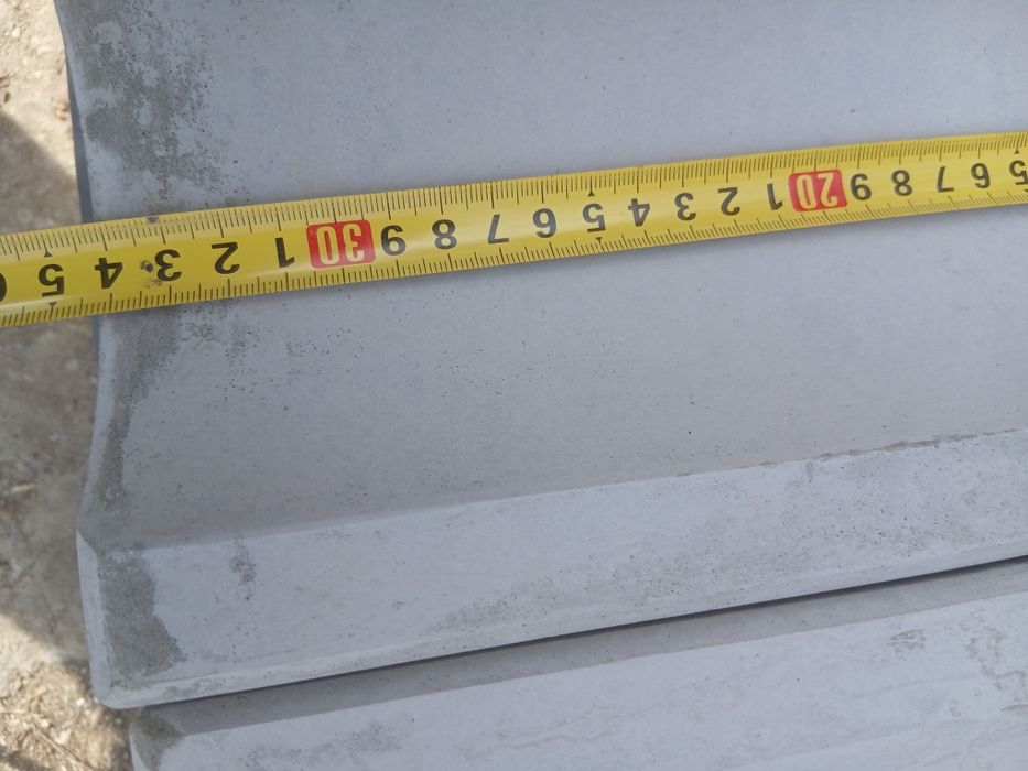 Бетонный отлив / водосток 35×16×6 см. Днепр, левый берег. Песок. Отсев