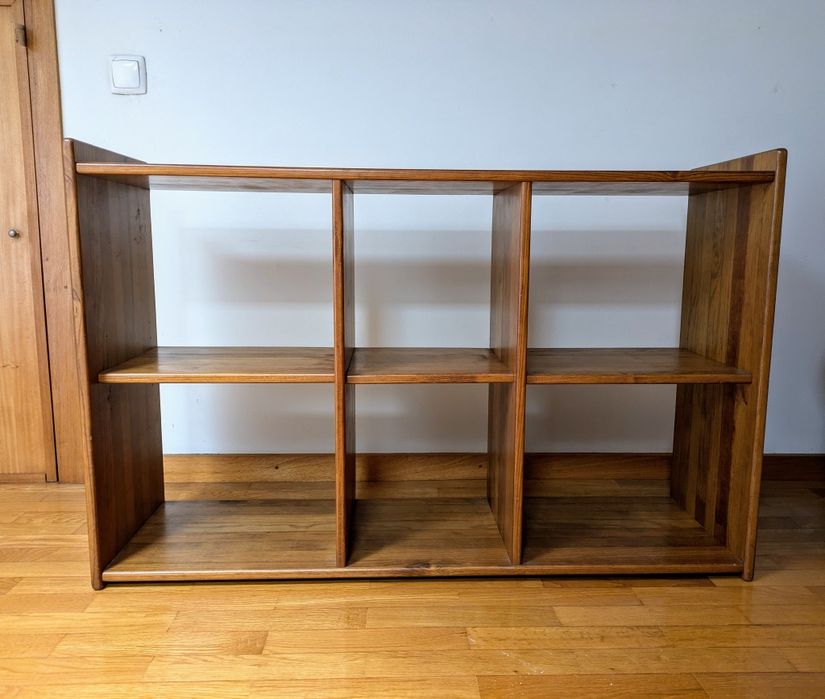 Móvel com prateleiras madeira maciça