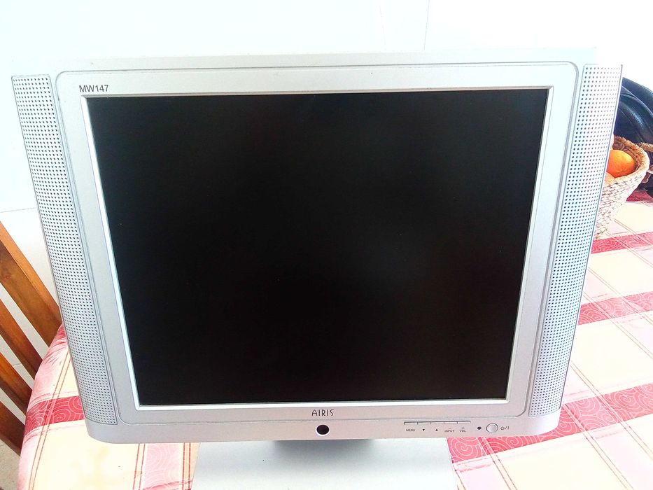 TV LCD - AÍRIS- a funcionar como nova