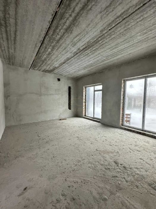 Дуплекс з гаражем неподалік АТБ / ділянка + гараж / міські комунікації