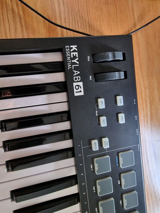 Teclado controlador midi arturia essential keys 61