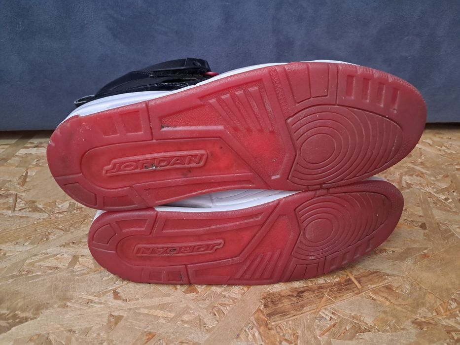 Кроссовки Air Jordan Flight 45 High 'Bred' DC2569-001.