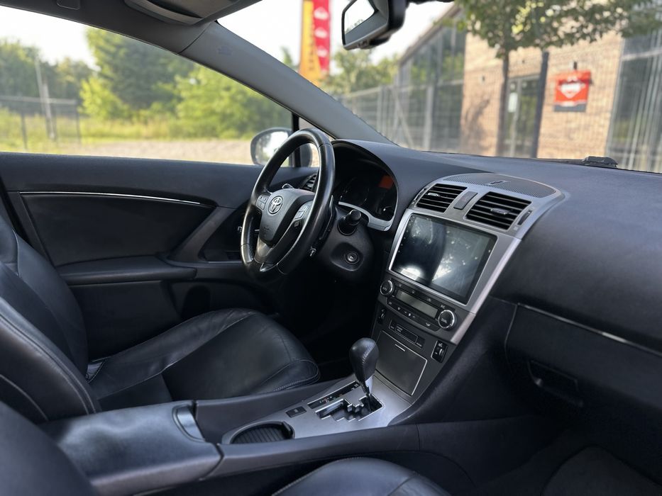 Продам Toyota Avensis 2011