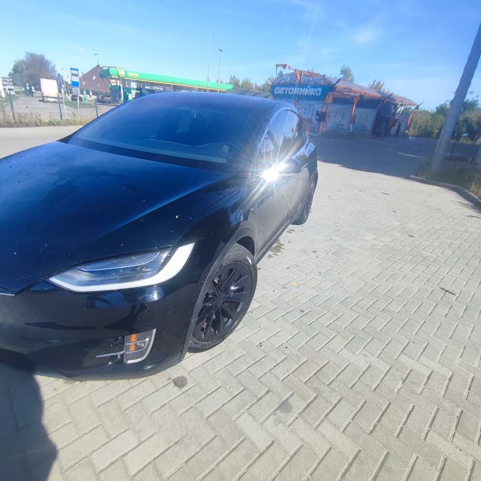 Tesla мобіл Х 90D 2017P