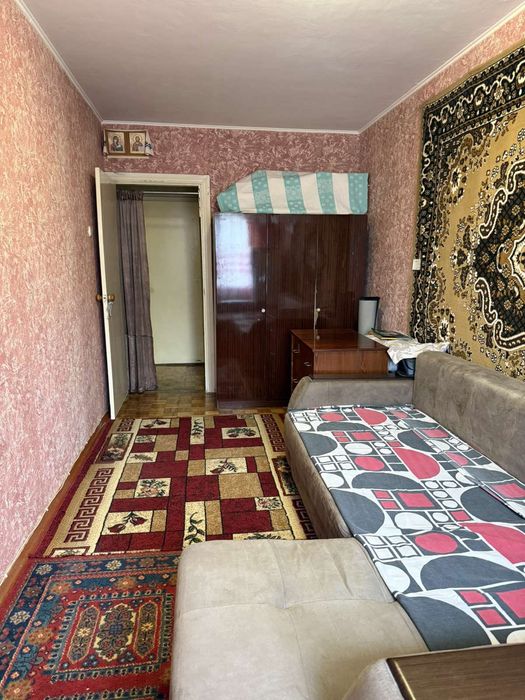 Продаж 2-х кімнатна район 15 школи