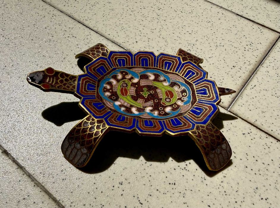 Travessa chinesa em Cloisonné em forma de tartaruga