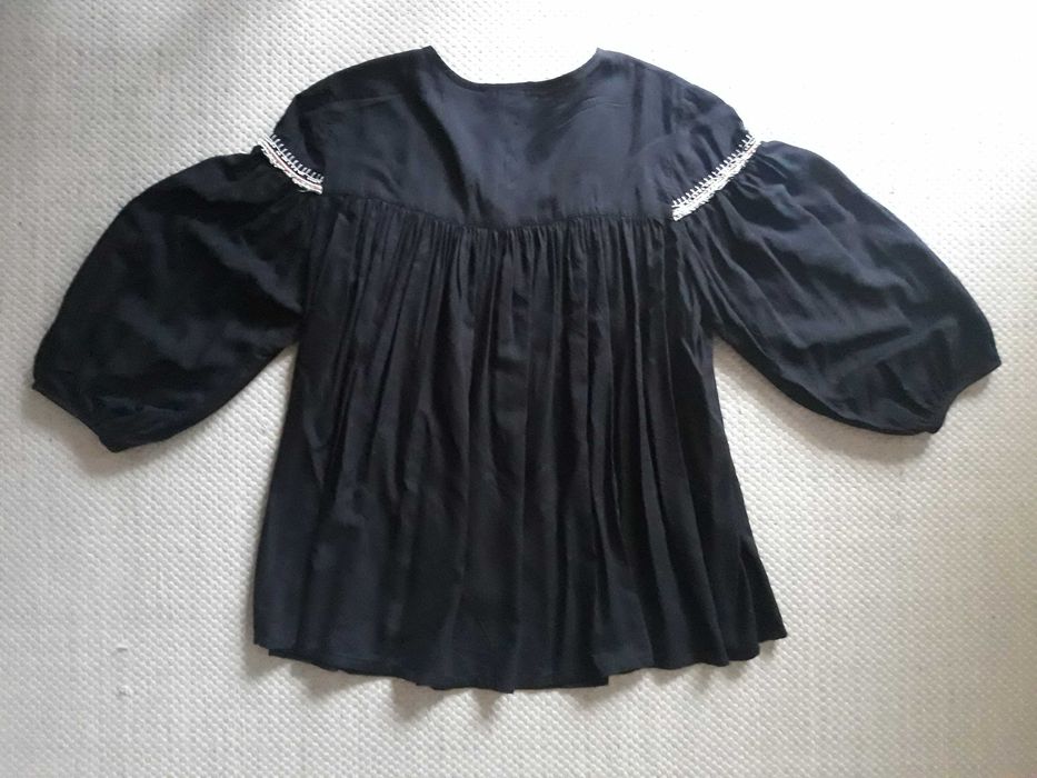 Camisa preta com missangas