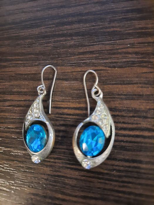 Сережки с голубыми камушками серьги бижутерия