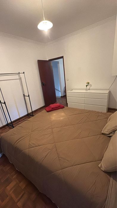 Quartos  Casal ou Solteiro (sem filho) para alugar em Amora